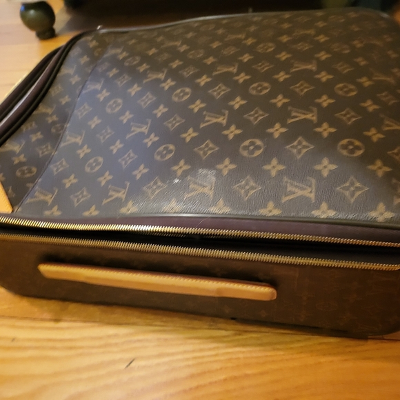 Louis Vuitton Pegase carry on - Picture 13 of 16